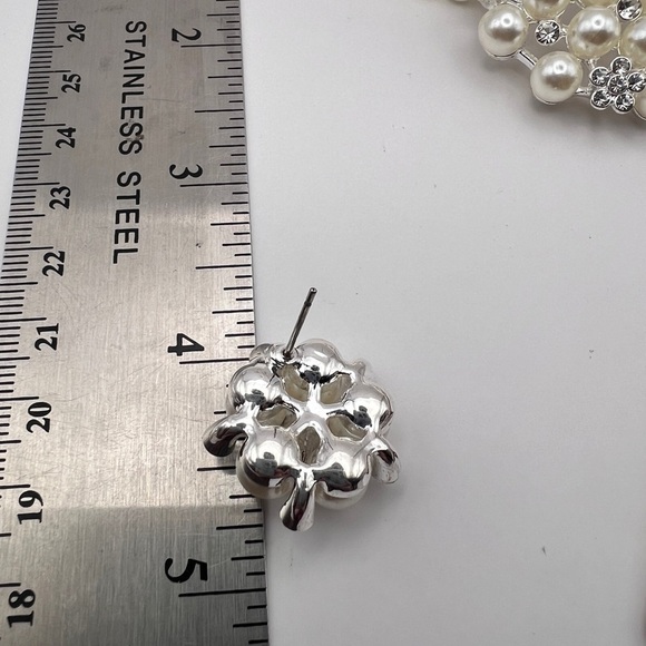 Faux Pearl and Rhinestone Pendant Necklace and matching pierced Earrings - Picture 11 of 13